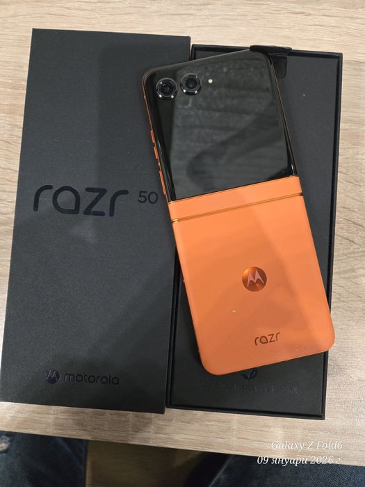 Motorola Razr 50  8/256gb чисто нов!