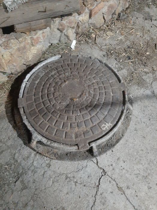 Продаётся люк чугунный