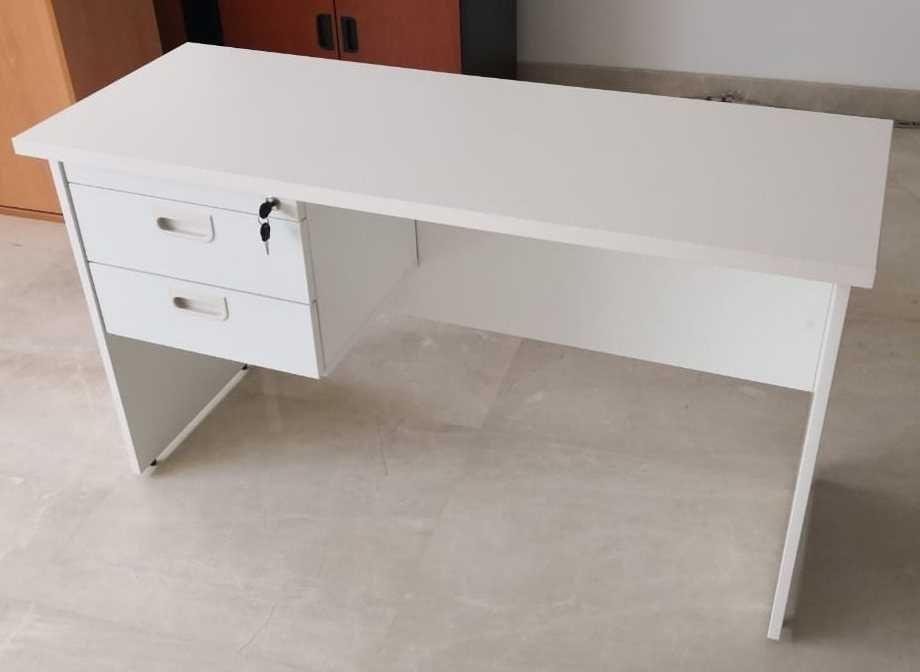 Стол офисный из ЛДСП с ящиками