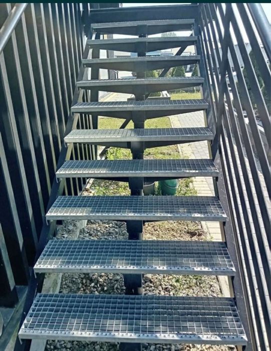 Trepte zincate galvanizate