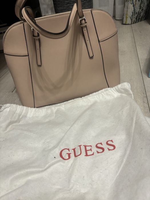 Vand poseta Guess ca noua culoare nude/roz