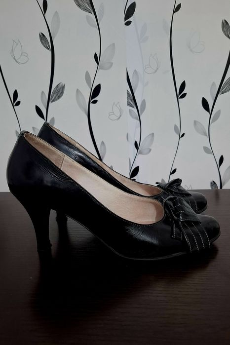 Pantofi cu toc de vânzare