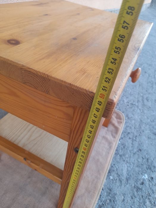 Дървена масичка с чекмедже