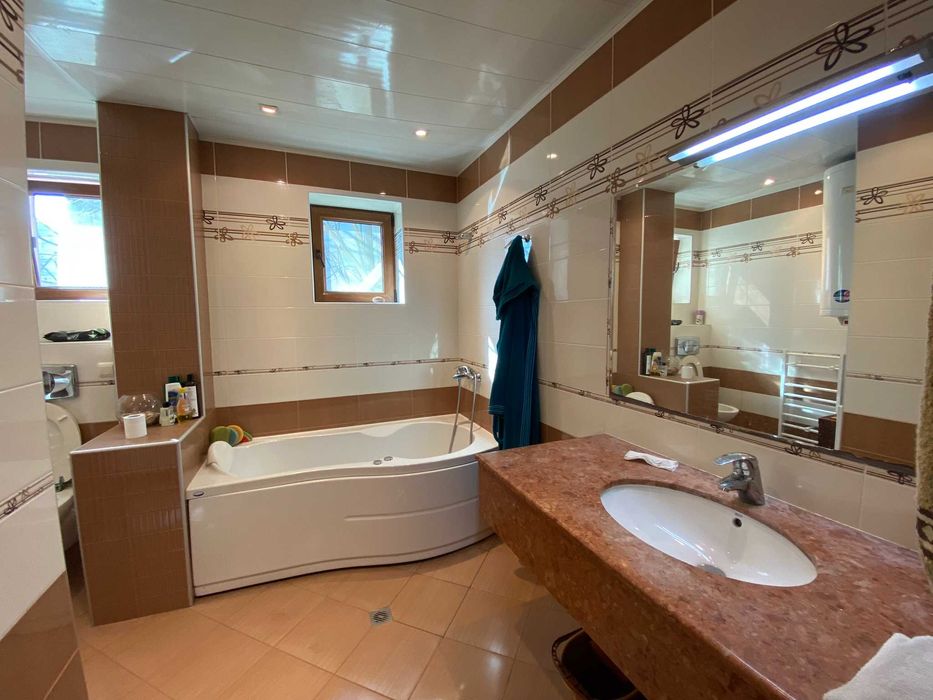 Продава се Четиристаен апартамент в Добрич, Център - 130 кв.м за 1001 €/кв.м - Снимка #10