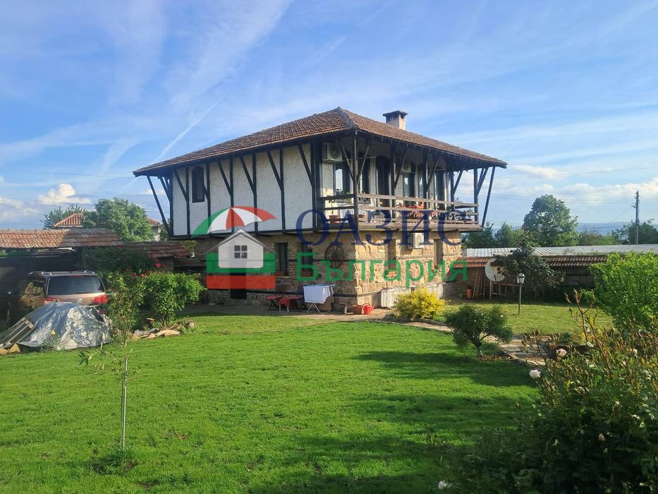 Двуетажна къща в с. Бата, България, 134 кв. м, 560 кв. м двор,