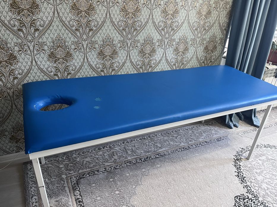 Кушетку в хорошем состояний