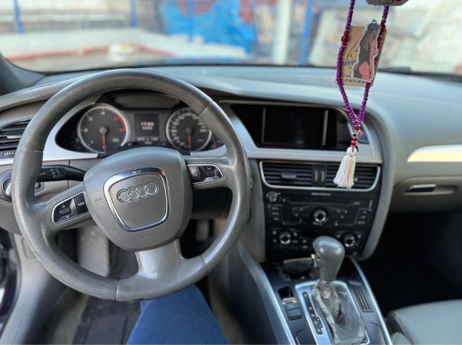 Dezmembrez Audi A4 2010