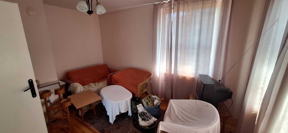 къща в село Планиница (област Перник)