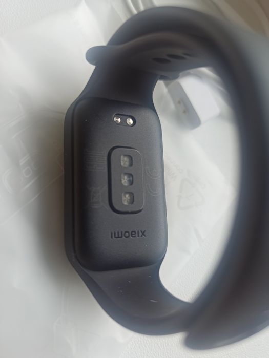 Нова гривна Xiaomi smart band 8 active