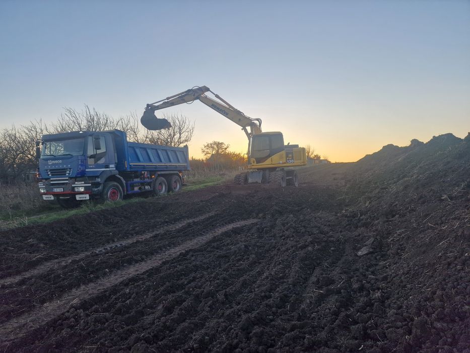 Pamant negru vegetal, utilaje pentru Nivelare excavator buldoexcavator