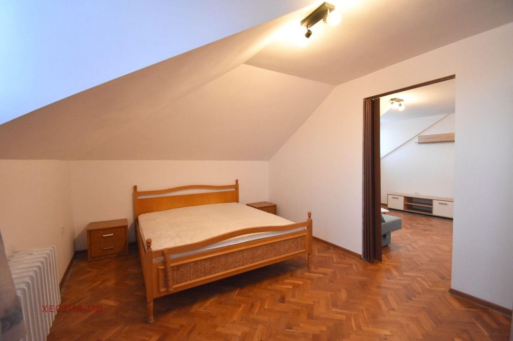 Дава се под наем Тристаен апартамент в София, Център - 92 кв.м за 847.62 € - Снимка #2