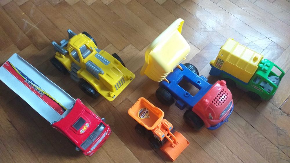 Детски големи коли, джипове Маклуин, селскостопански машини-10-15лв.