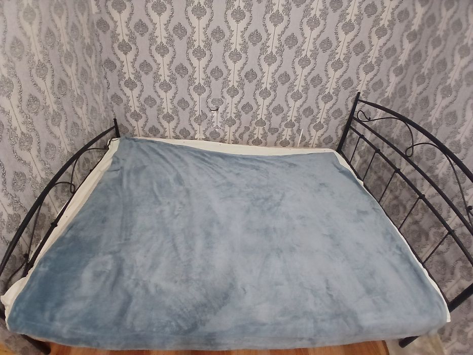 Продам кровать двухспальную