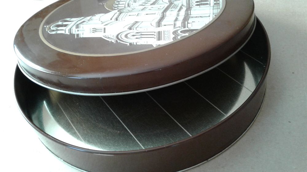 Метална кутия с изображение на катедрала "Св.Ал.Невски"-София