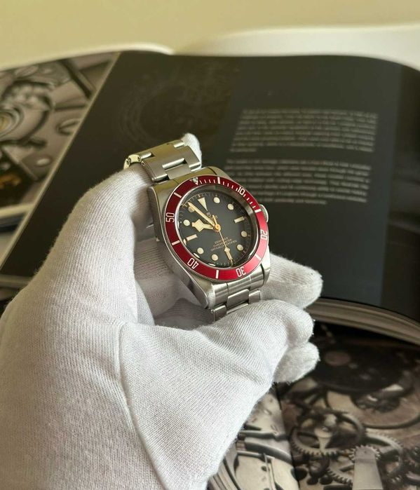Часы Tudor Black Bay Burgundy Red Bezel, 41 mm