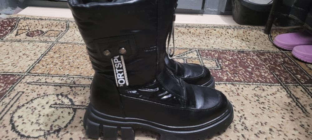 Продам зимние сапоги 35 р-р 3000 т