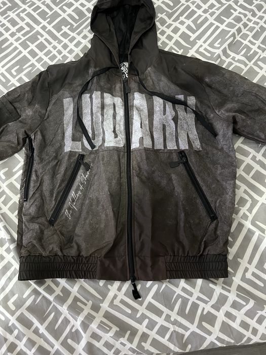 Луда ветровка рядка