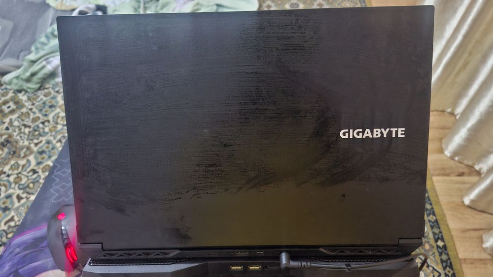 Игровой Ноутбук GIGABYTE.