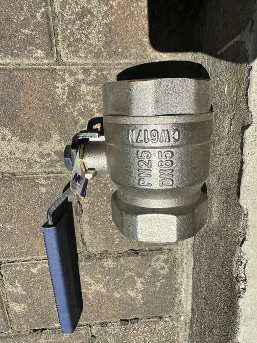 Vand robineti de foarte buna calitate noi fabricati in Spania