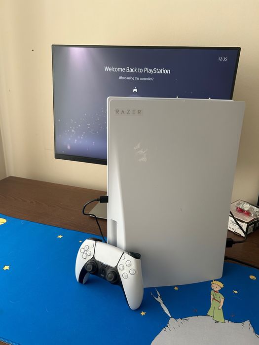 Продавам PlayStation 5(диск версия) в отлично състояние.