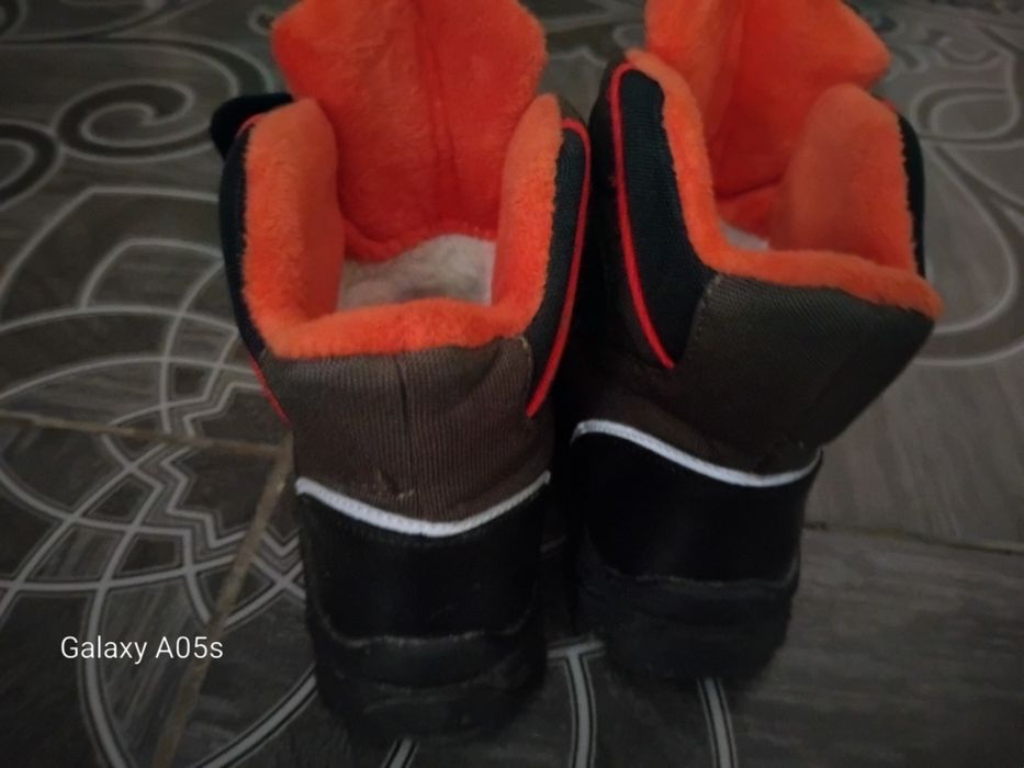 Продам детскую обувь