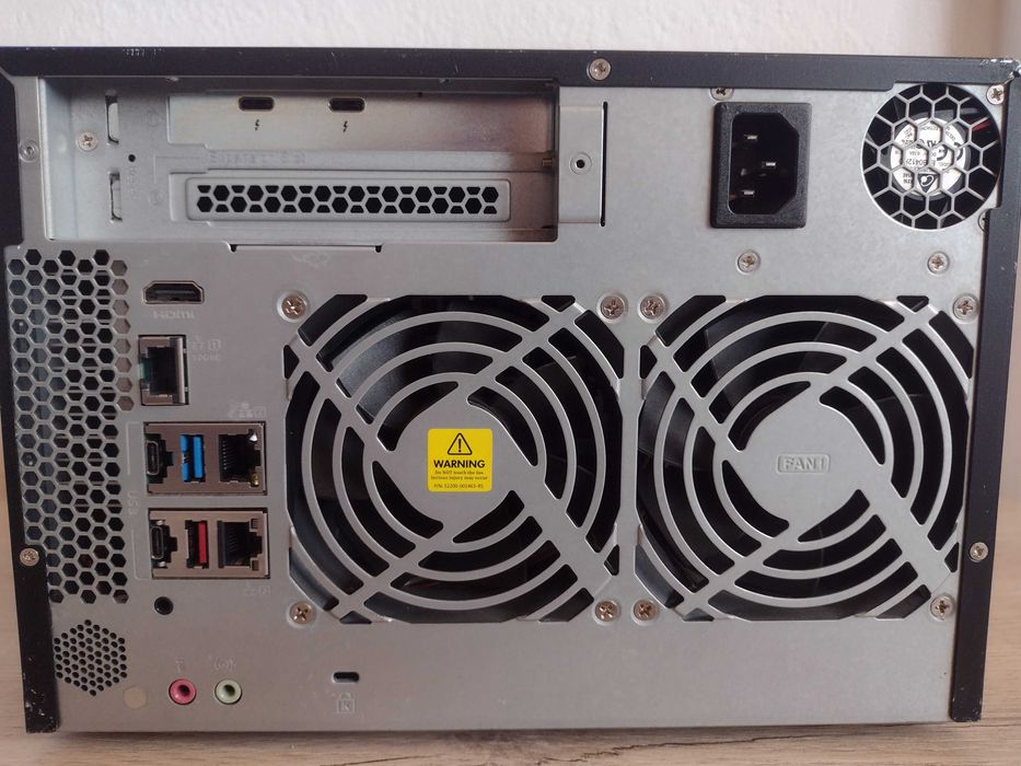 Qnap NAS TVS-672XT i3 8G