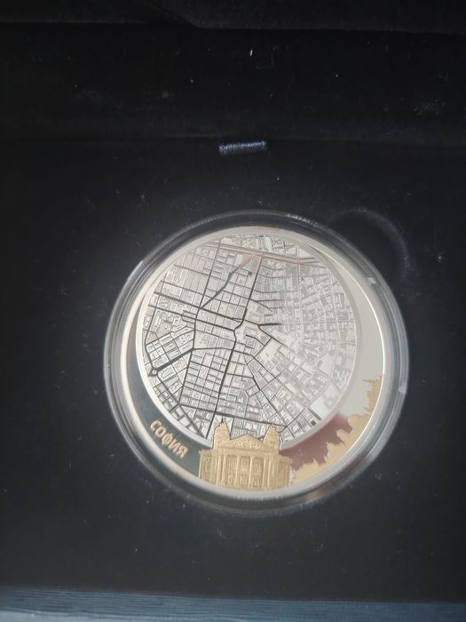 Инвестиционни монети сребърна монета с частично позлатяване 24 карата