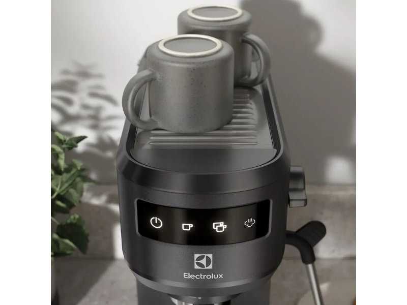 Еспресо Машина с Разпенител за Мляко Electrolux E6EC1-6BST