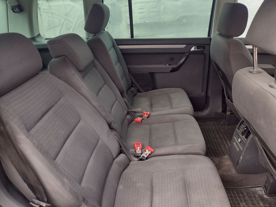 Продавам Фолксваген Туран 2000 кубика 140 КС на части