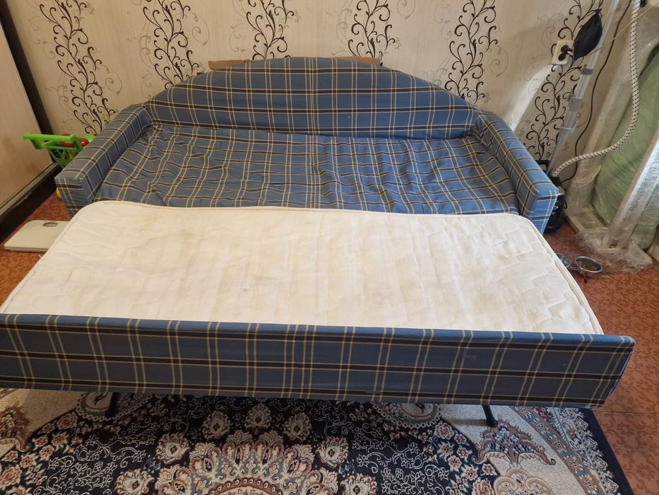 Продаем диван самовывоз, он тяжелый