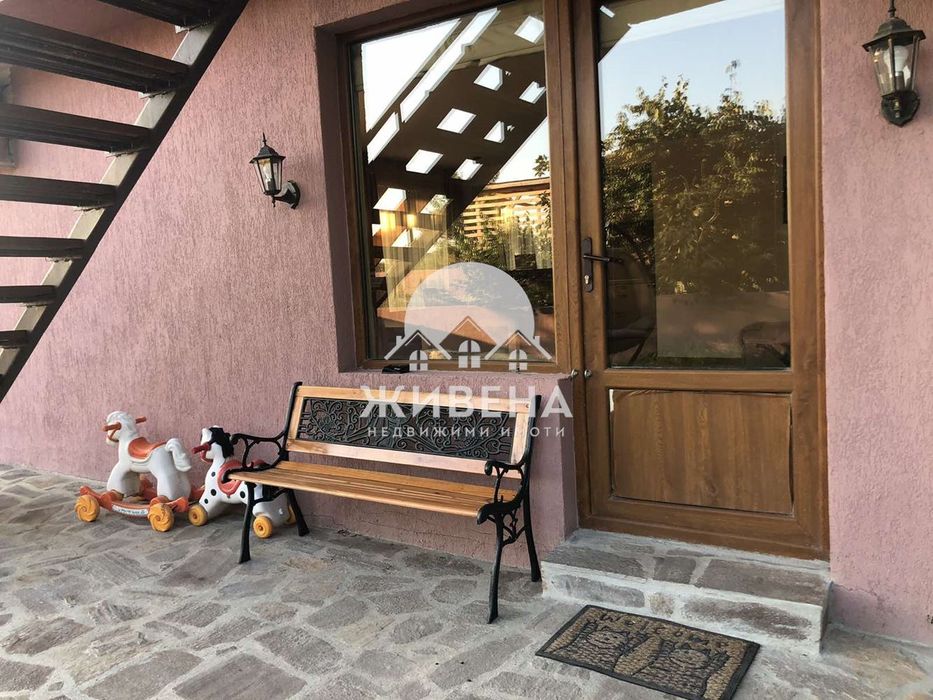 Продава къща в с.Чернево, РЗП: 300 кв.м, двор - 2150 кв.м