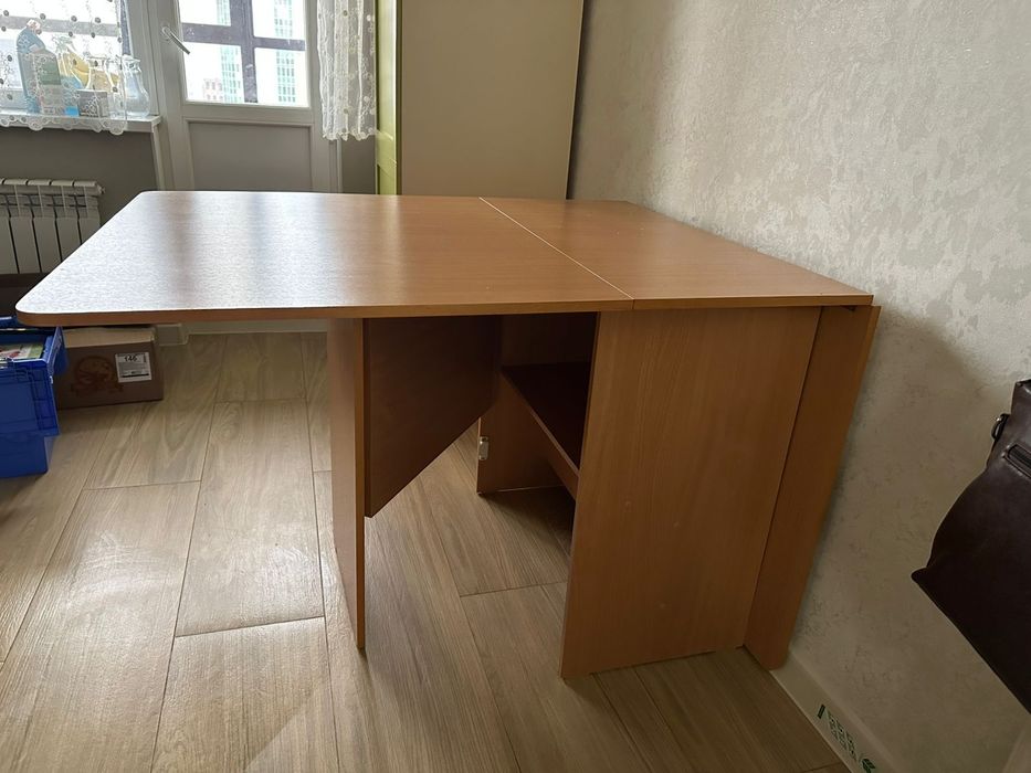 Продам стол для гостинный