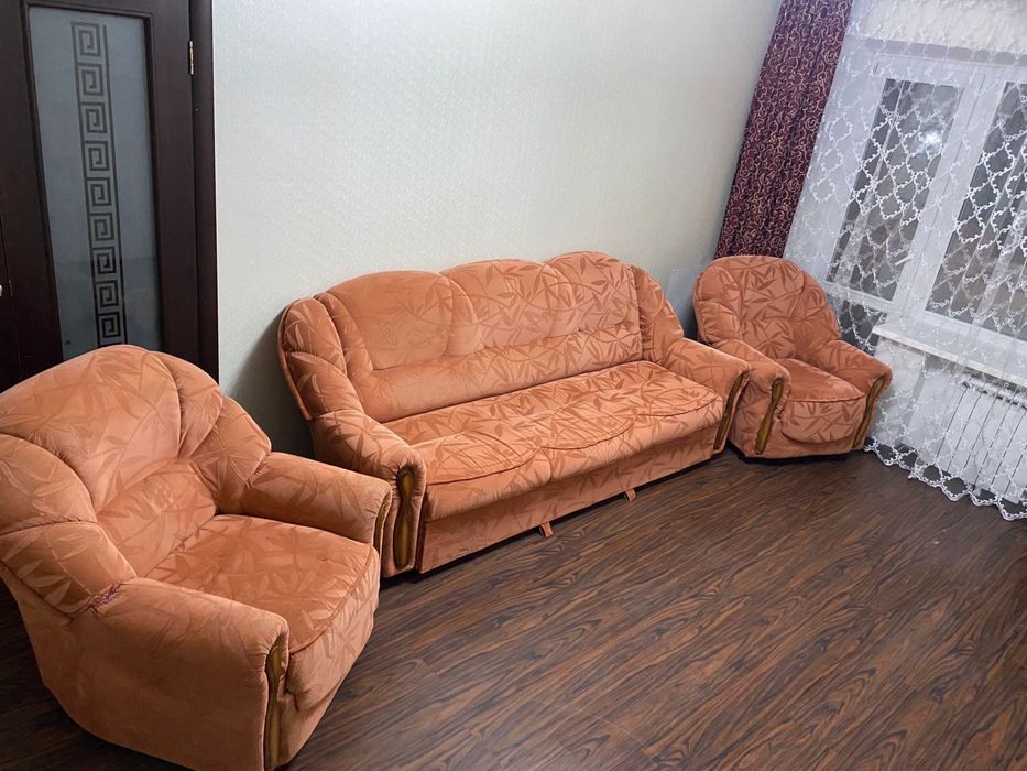 Продам диван и два кресла