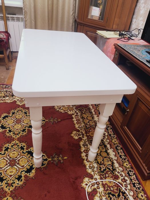 Продам белый стол