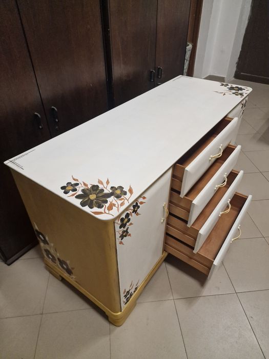 Vând comodă reconditionata pictată manual
