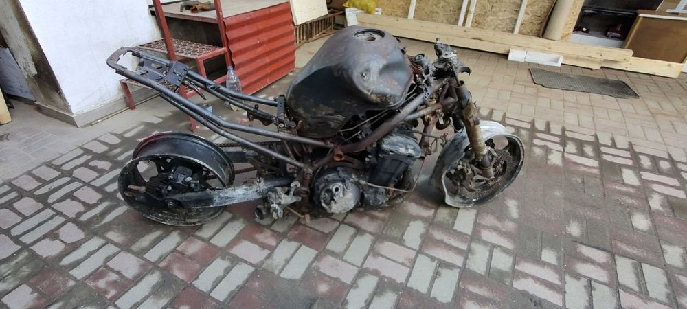 Kawasaki Z900, 2024, si Z900 2022 daune de Incendiu pt. piese sau..