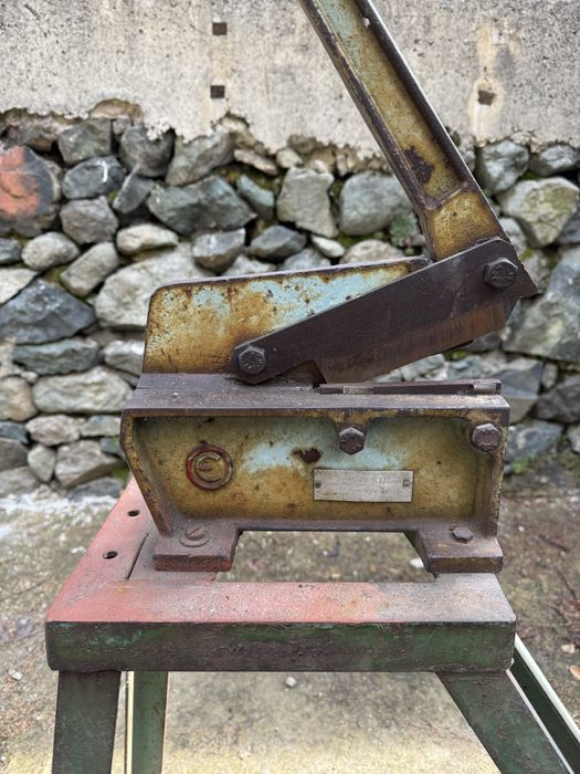 Гилотина-ножица за ламарина