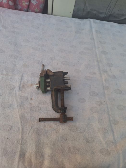 Тиски и наковальня .