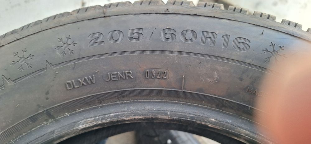 8.3mm! 205 60 16 Dunlop winter sport 5