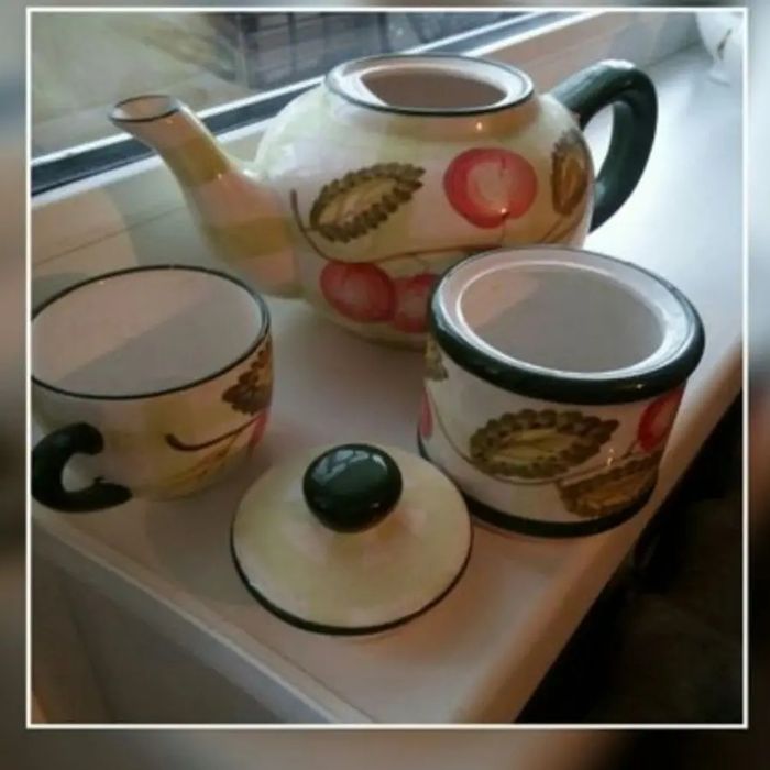 Продам наборы и кружечки