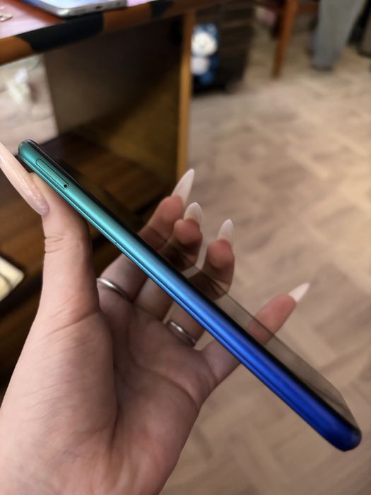 Телефон Huawei.