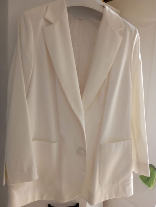 Продам костюм белый