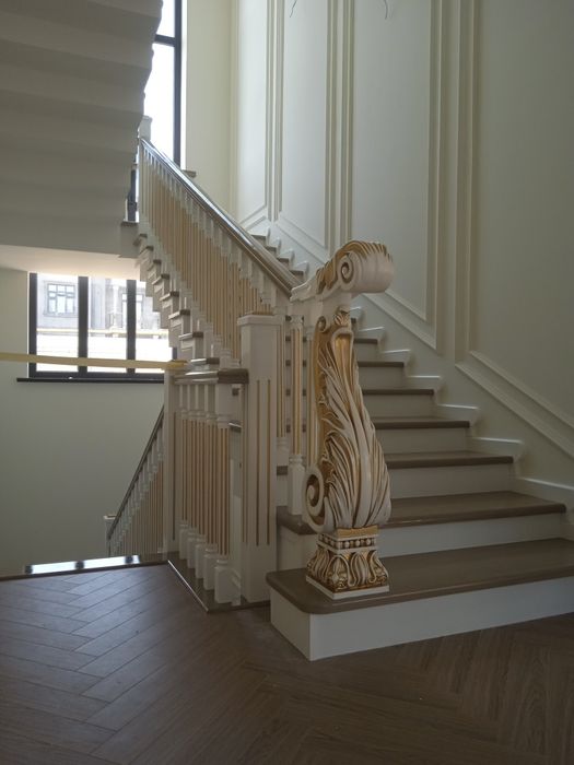 Деревянные лестница обшивка.