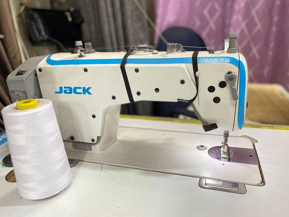 Продам швейную машинку