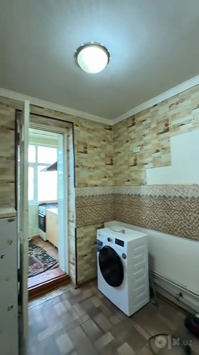 Срочно. Қарши шаҳрининг марказидан пишшиқ ғиштли 3 хонали уй сотилади