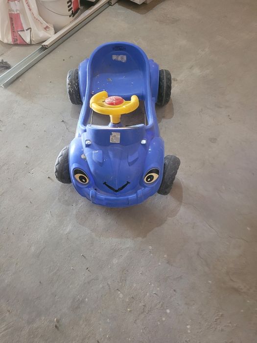 Кола с педали  и е от по големите