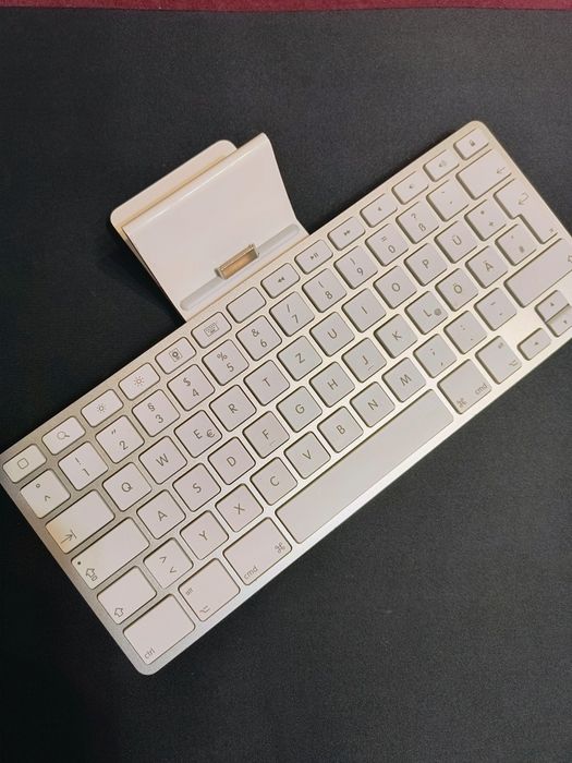 Tastatura APPLE A1359 cu dock IPad