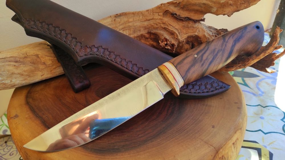 Ловен нож за подарък.