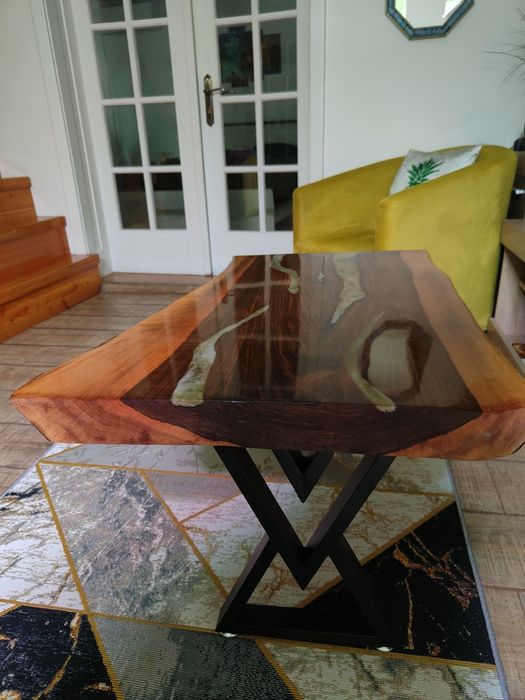 Măsuță de cafea din lemn masiv și rășină epoxidică