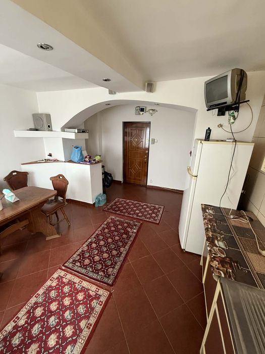 Vând apartament semidecomandat-Craiovita Nouă